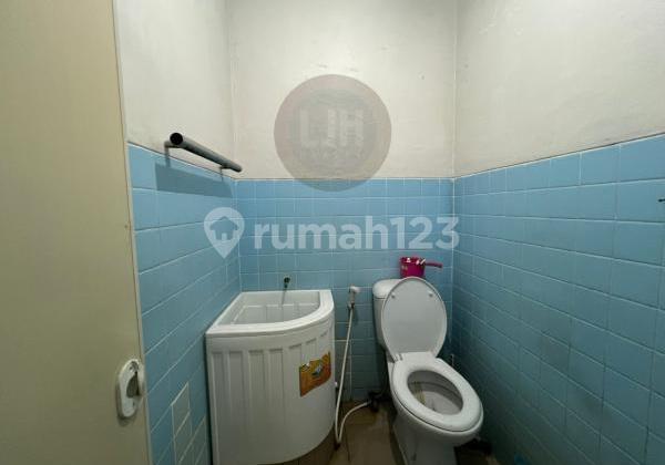 Ready-to-occupy house in Puri Anjasmoro. 2