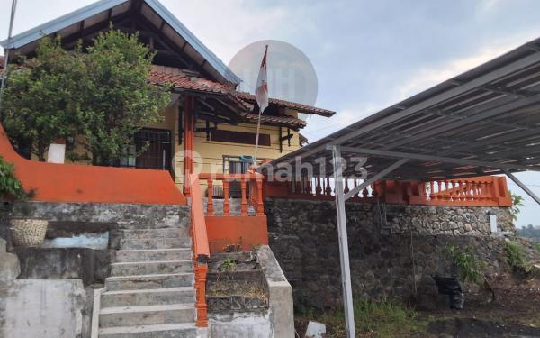 Rumah di jalan Tampomas 1