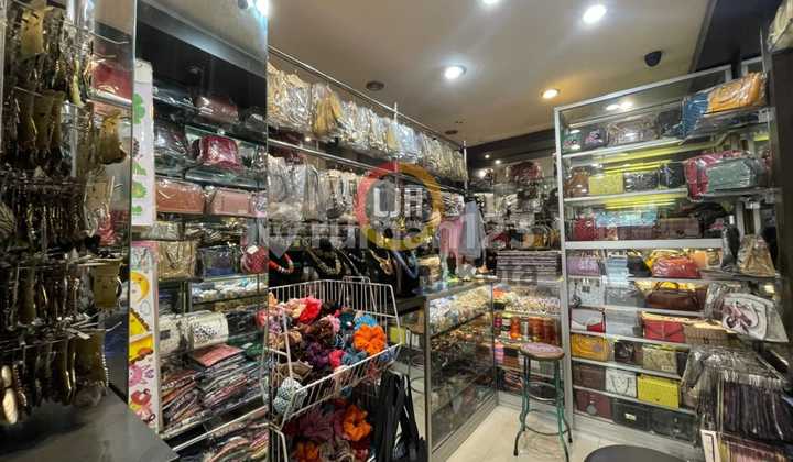 Ready-to-use shop house on Kesambi Street. 2