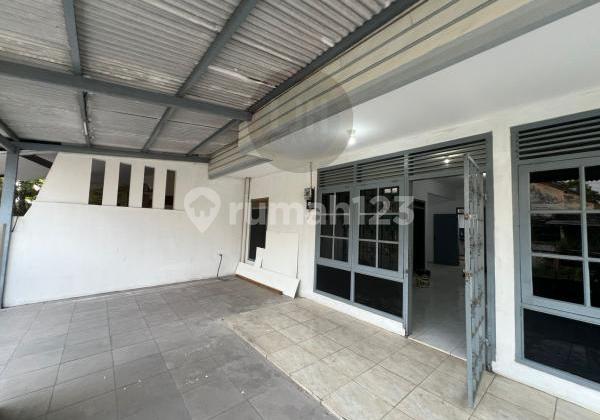 Ready-to-occupy house in Puri Anjasmoro. 1