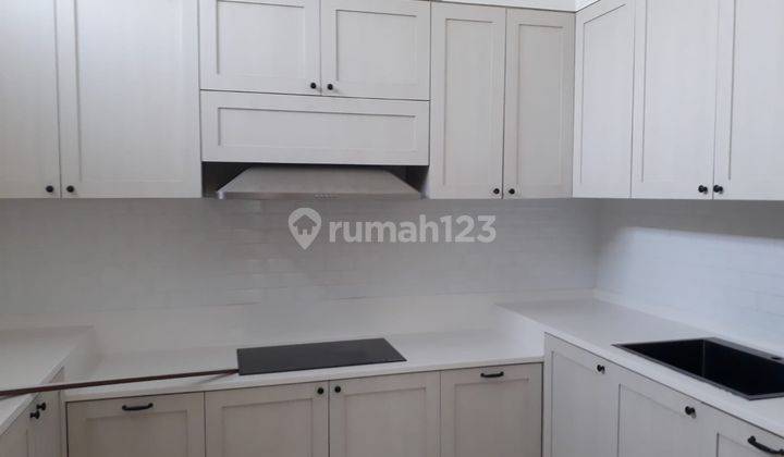 Di Rumah Sutera Onyx Alam Sutera Luas 200 Hadap Selatan SHM 2