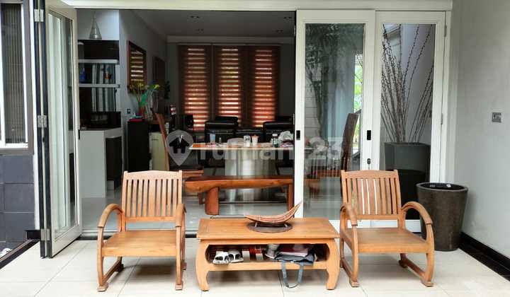 At the Silk Palm Luxury Home in Alam Sutera, 350 square meters of land certificate, facing North. 2