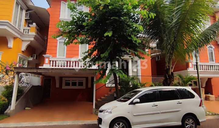 FOR SALE NICE 2.5-STORY HOUSE WITH CERTIFICATE IN OMAHA VILLAGE GADING SERPONG