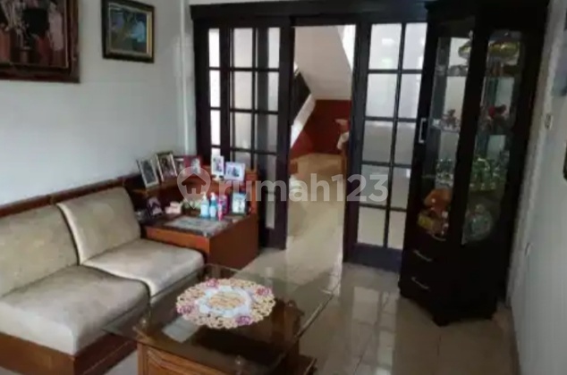 DIJUAL BU RUMAH HITUNG TANAH SAJA DI PURI INDAH, JAKARTA BARAT