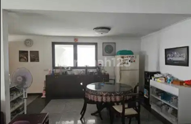 DIJUAL BU RUMAH SEMI FURNISHED DI JELAMBAR, JAKARTA BARAT 2