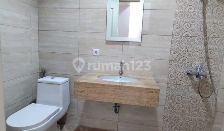 DIJUAL/SEWA RUMAH BARU BELUM PERNAH HUNI 3 LANTAI DI ALAM SUTERA 2