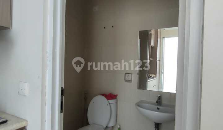 DISEWAKAN RUMAH CANTIK, RAPIH SEMI FURNISHED DI VANYA PARK BSD