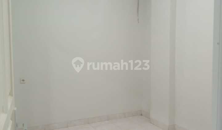 DIJUAL BU RUMAH FULL RENOVASI SHM DI TAMAN SEMANAN INDAH, JAKARTA BARAT 2