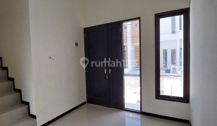 Di jual rumah 2 lantai 3 kamar tidur di area dekat kampus dan soekarno hatta kota malang 2