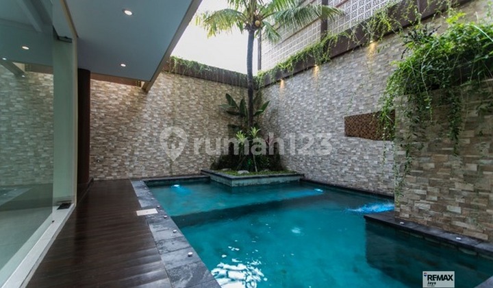 Villa 3 Bedroom For Rent In Kerobokan