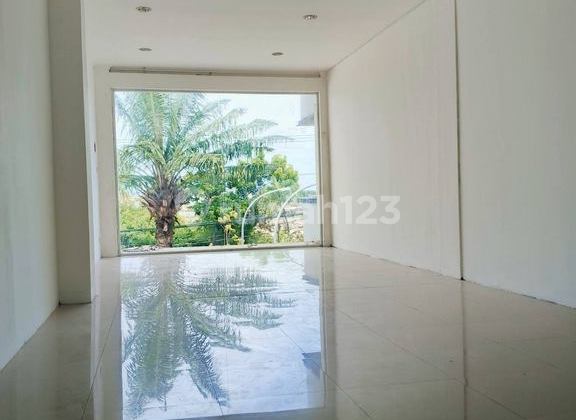 Commercial Space With Two Storeys For Rent In Sunset Road, Kuta 2