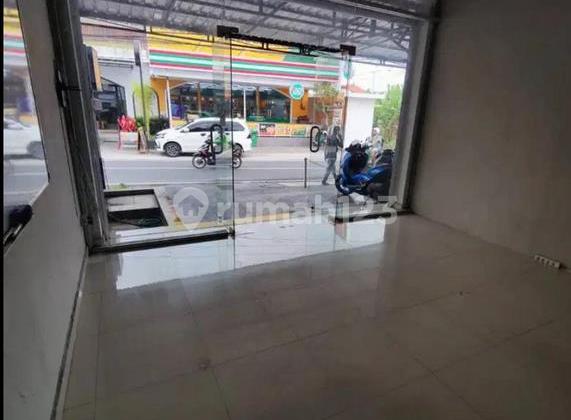 Modern Commercial Space With Parking For Rent In Pererenan 2
