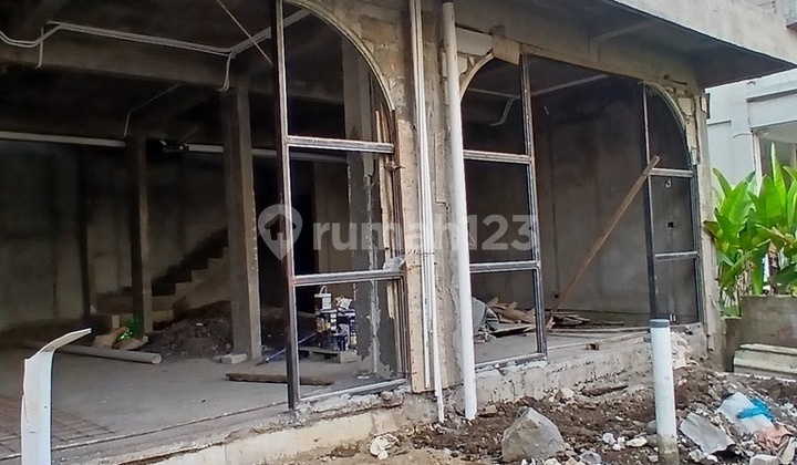 High Potential Shop In Perenan Growing Commercial Area For Rent