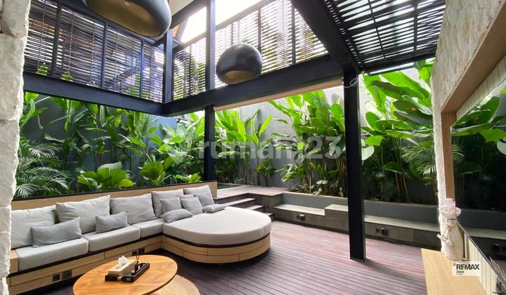 Villa For Sale In Padang Linjong, Canggu