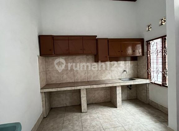 Spacious Two Storey House For Rent In Kuta Ideal For Family Living 2