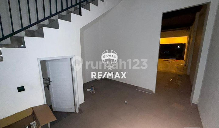 Overcontract 2 Storey Shop For Rent In Sunset Road, Kuta