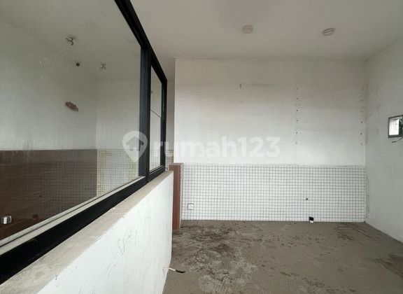 Commercial Space with Excellent Visibility and Easy Access for Rent in Berawa, Canggu