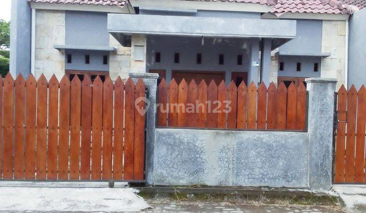 Rumah Di Perum Di Jalan Raya Mangesti di Gentan, Baki 1