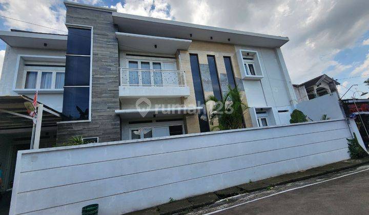 Rumah Mewah 2 Lantai Full Furnish Letak Strategis Dengan Kota 2