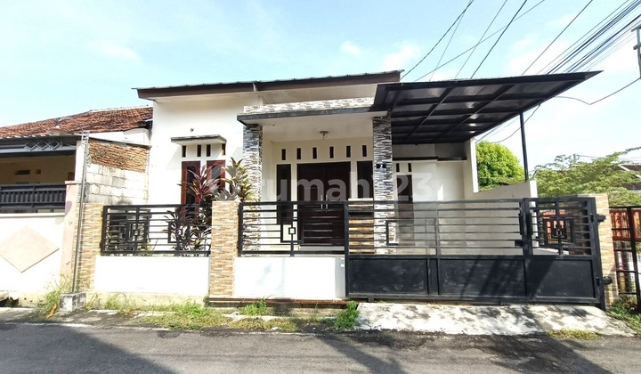 Rumah Bagus Bersih 1.5 Lantai Dekat Ums Strategis 1