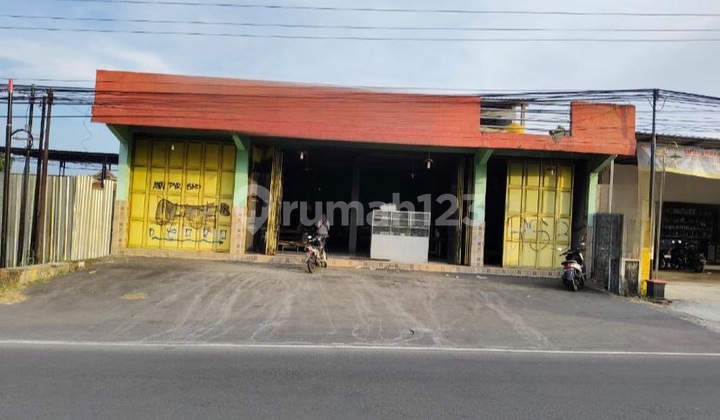 Strategic Commercial Building (Ruko) by the Provincial Road, Prime Location 2