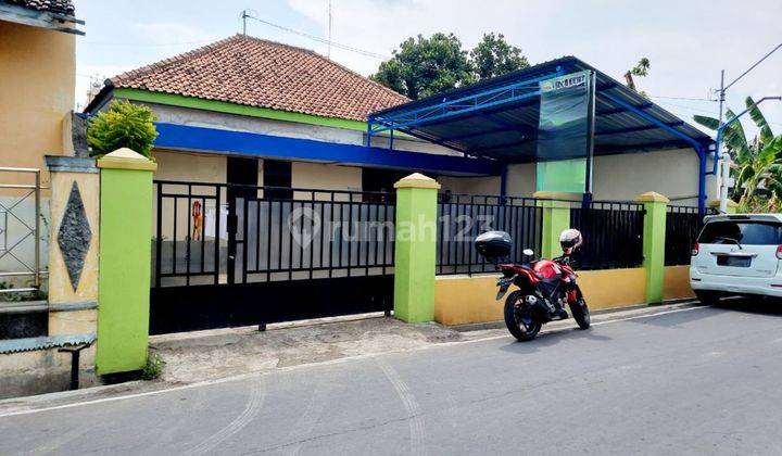  Rumah Nyaman Bagus Hanya 200m Jalan Adi Sucipto Colomadu 1