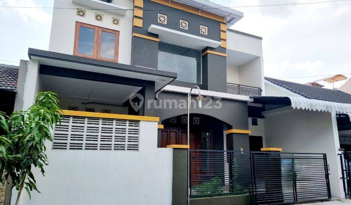  Rumah Baru 2 Lt Nyaman Cluster di Paulan, Colomadu 1