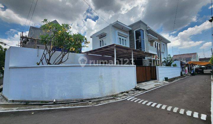 Rumah Mewah 2 Lantai Full Furnish Letak Strategis Dengan Kota 1