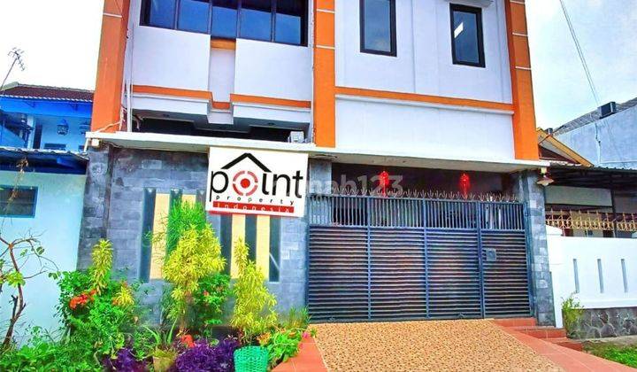 Rumah 2.5 Lantai Bagus Siap Huni Strategis 1