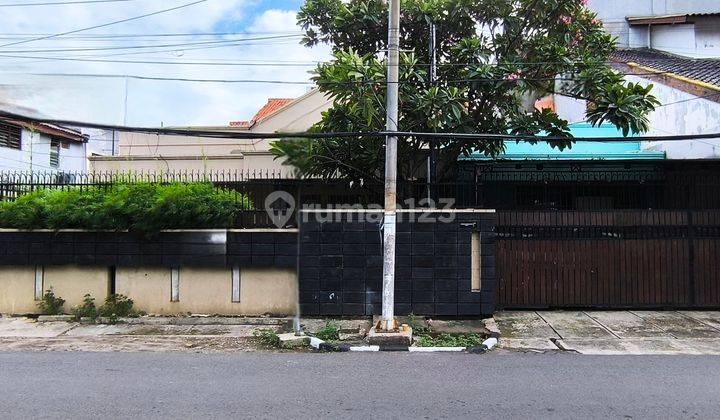 Rumah Siap Pakai Pinggir Jalan Cawang Kapling. 1