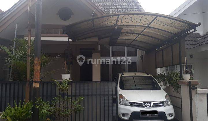 Rumah minimalis terawat di Sanggar Hurip Soekarno Hatta 1