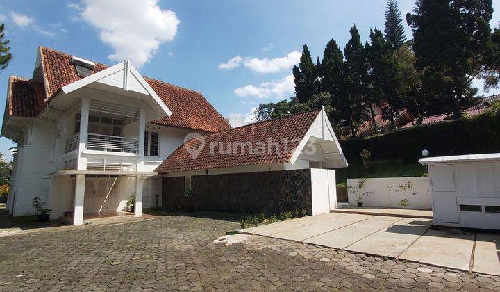 Rumah terawat di Dago Bandung Utara 1