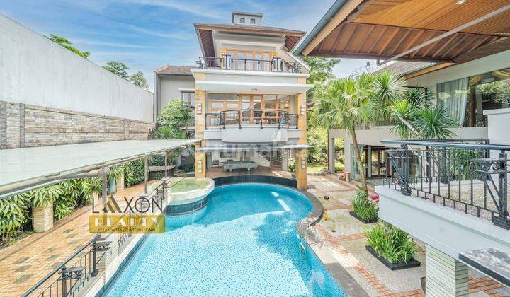 Rumah Lux dengan kolam renang di Setra Duta 1