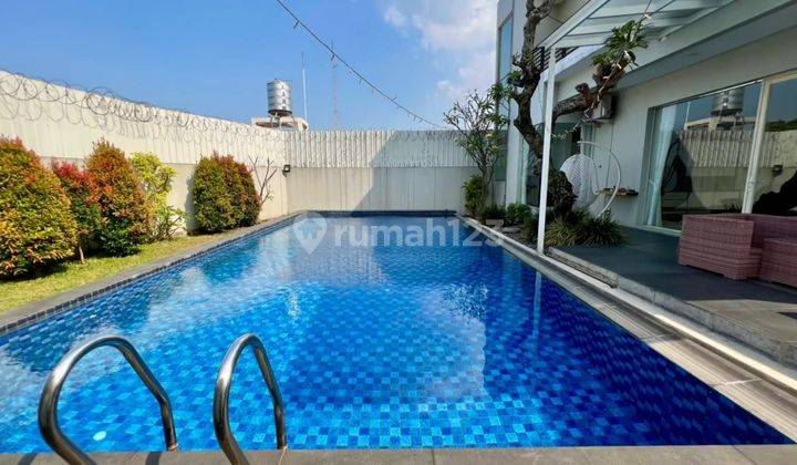 Rumah Lux ada kolam renang di sayap Sukajadi Bandung 2