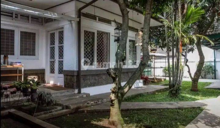 Rumah mewah classic di mainroad Dipatiukur Bandung pusat 2