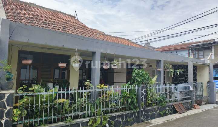 Rumah Lama Dalam Komplek Di Sayap Terusan Buahbatu