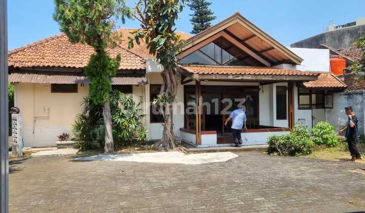 House on Riau Main Road Suitable for Commercial Restaurant Cafe