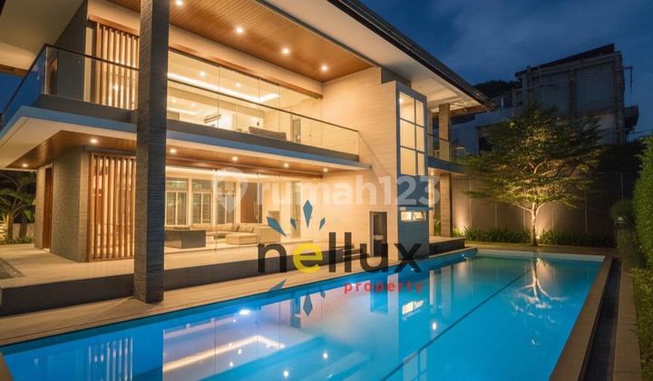 Rumah Lux Modern Ada Kolam Renang di Setraduta Pasteur