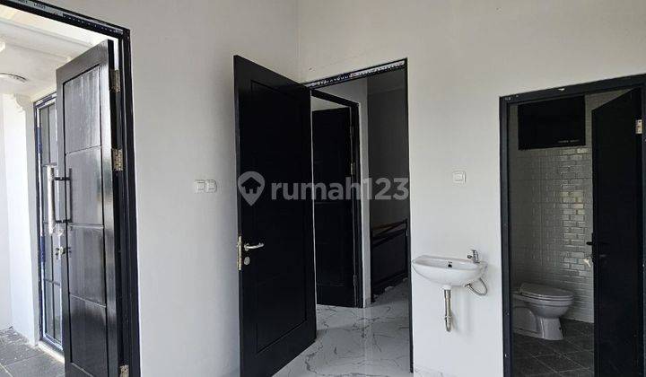 Rumah 2 Lantai Dekat Ke Stasiun Kereta Depok  2