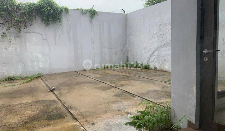 Dijual Rumah Rapi Siap Huni 2 Lantai di Palmyra  2