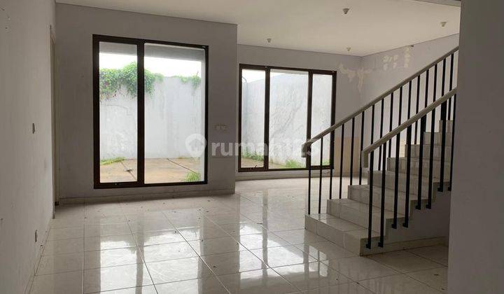 Dijual Rumah Rapi Siap Huni 2 Lantai di Palmyra  1