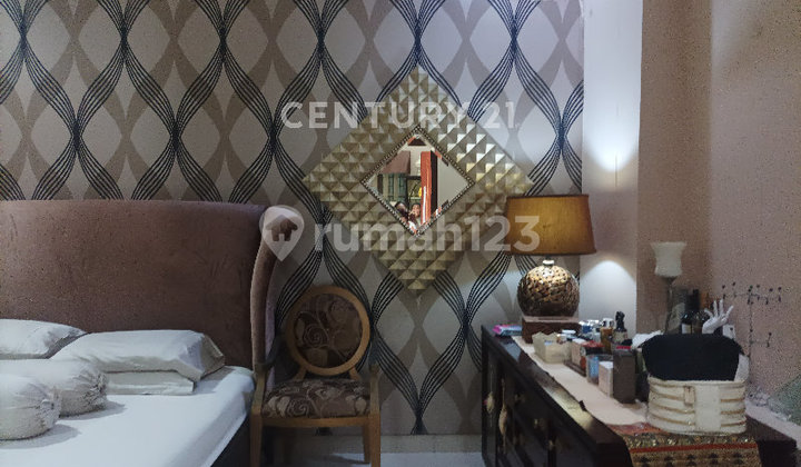 Ready-to-Occupy House in Menteng, Quiet Location 2