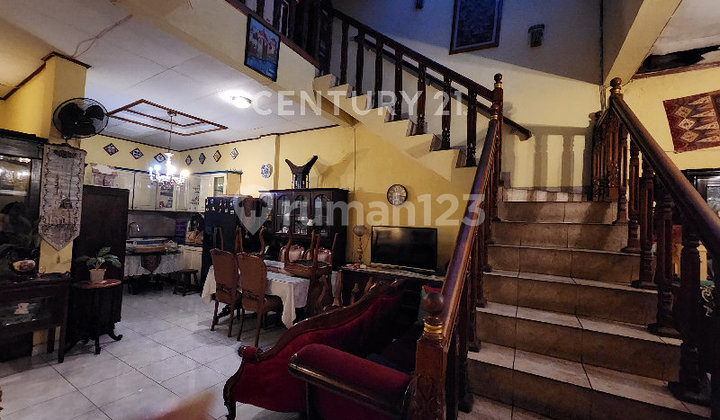 Rumah Lama di Jl Hoscokroaminoto, Menteng, Cocok untuk Usaha.