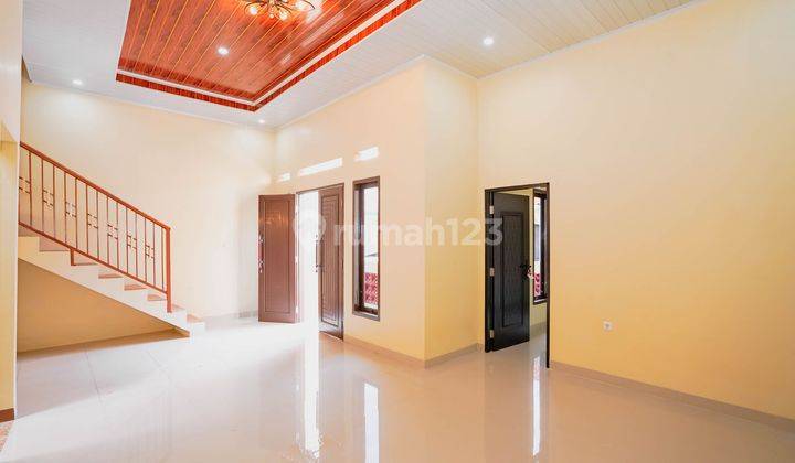 Rumah Cantik 3 Lt Carport Luas 7 Menit ke Depok Town Center Bisa Nego J26437 2