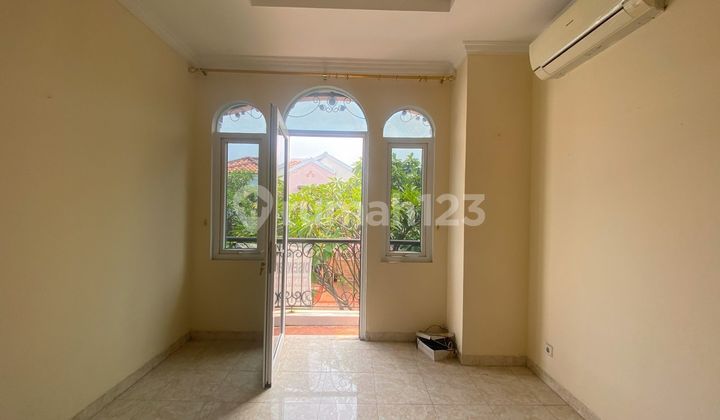 Rumah Strategis 2 Lt 4 Menit ke Gerbang Tol Cibubur 2 Siap Huni J32553 2