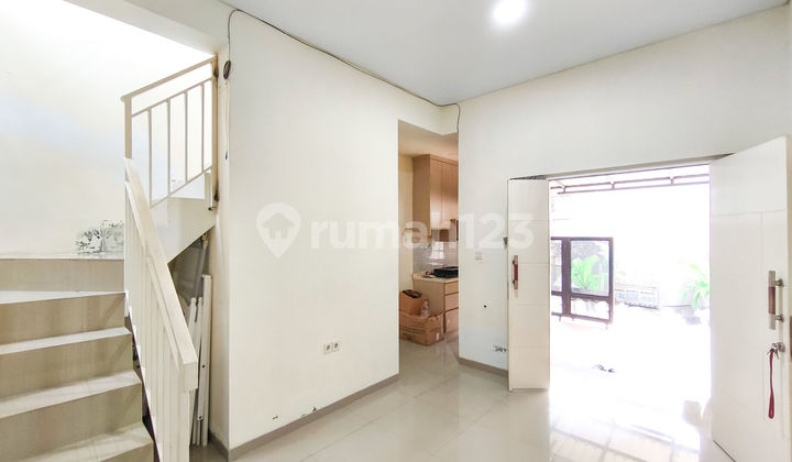 Rumah Strategis 11 Menit ke Gerbang Tol Serpong 4 Siap Huni Dibantu KPR J-35982 2