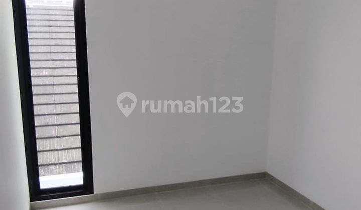 Rumah Strategis 2 Lantai 4 Menit ke Rs Satria Medika Hadap Utara J38955 2