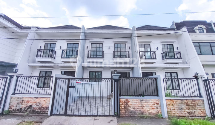 Beautiful and Ready-to-Occupy House, 7 Minutes to Citra Medika Hospital Depok, Mortgage Available J43848