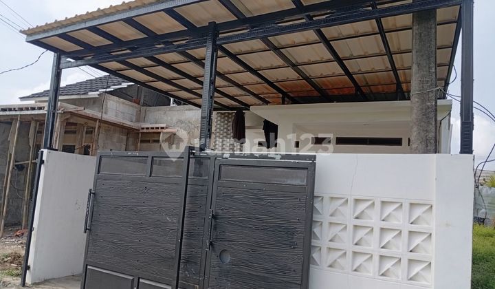 Affordable 1-Storey House in Bekasi Near Station and Terminal, Eligible for Mortgage J43364 Affordable 1-Storey House in Bekasi Near Station and Terminal, Eligible for Mortgage J43364