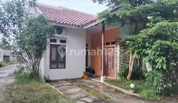 Rumah 5 menit ke Stasiun Cilebut SHM Hadap Timur Siap KPR J-28041